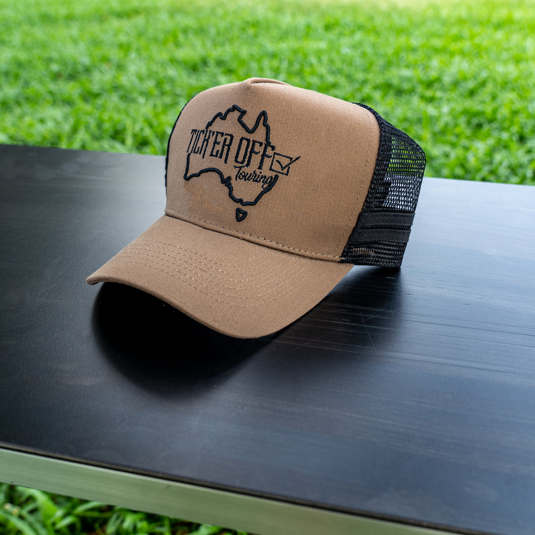 ER LOGO CAP BROWN - 帽子